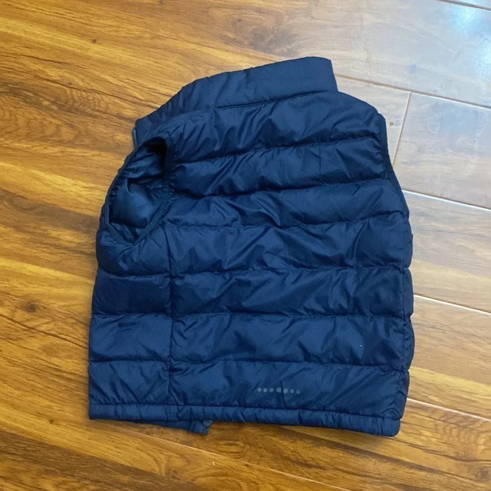 ❤️3 for $15!❤️ Uniqlo padded vest. Light and warm. Blue, size 7-8. - Picture 7 of 8